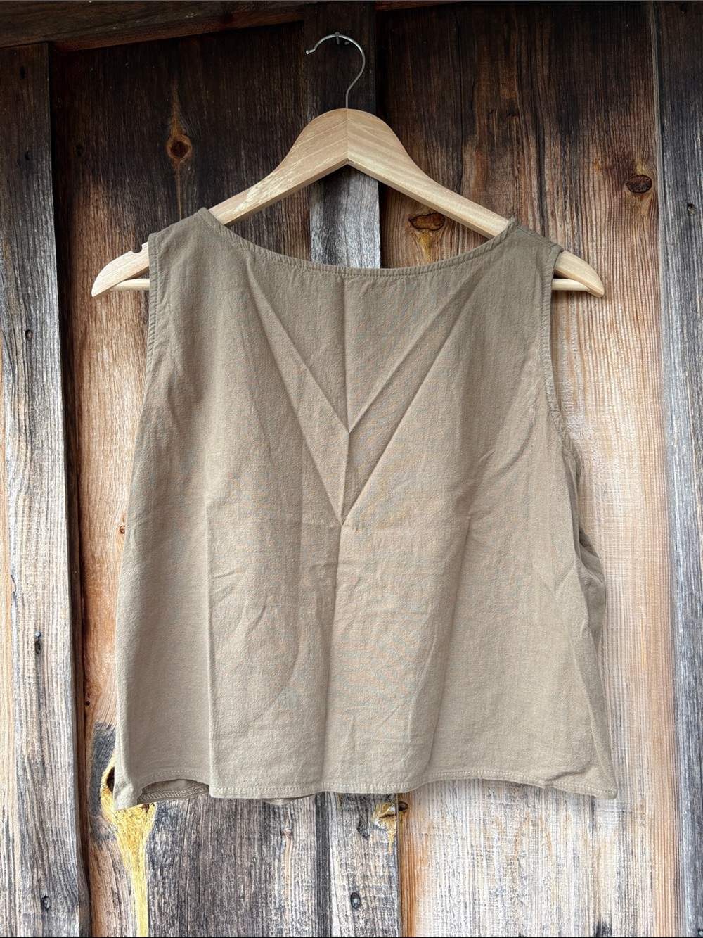 Women’s Sleeveless Linen Tank Top in Olive